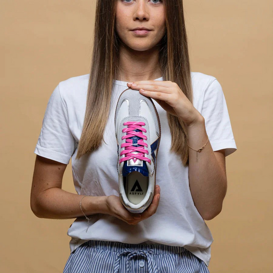 women’s streetwear shoe in white navy croc silver detail