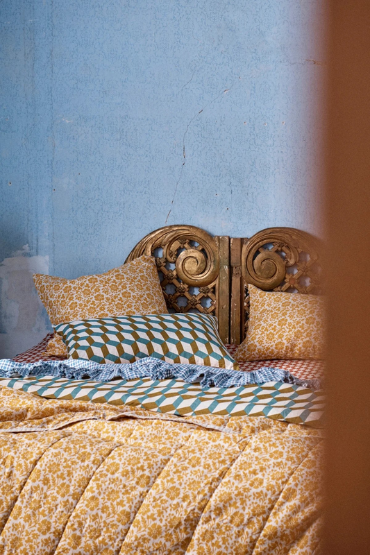 Society Of Wanderers Lucia King Quilt