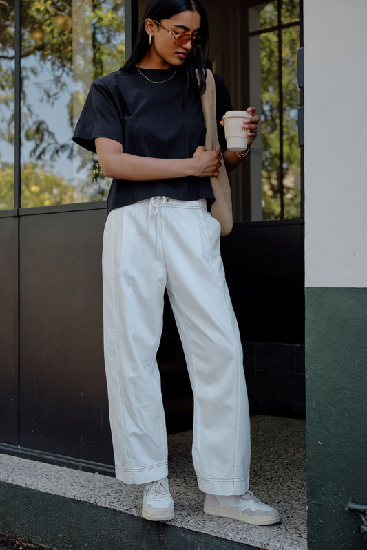 women’s cropped barrel pants in white denim