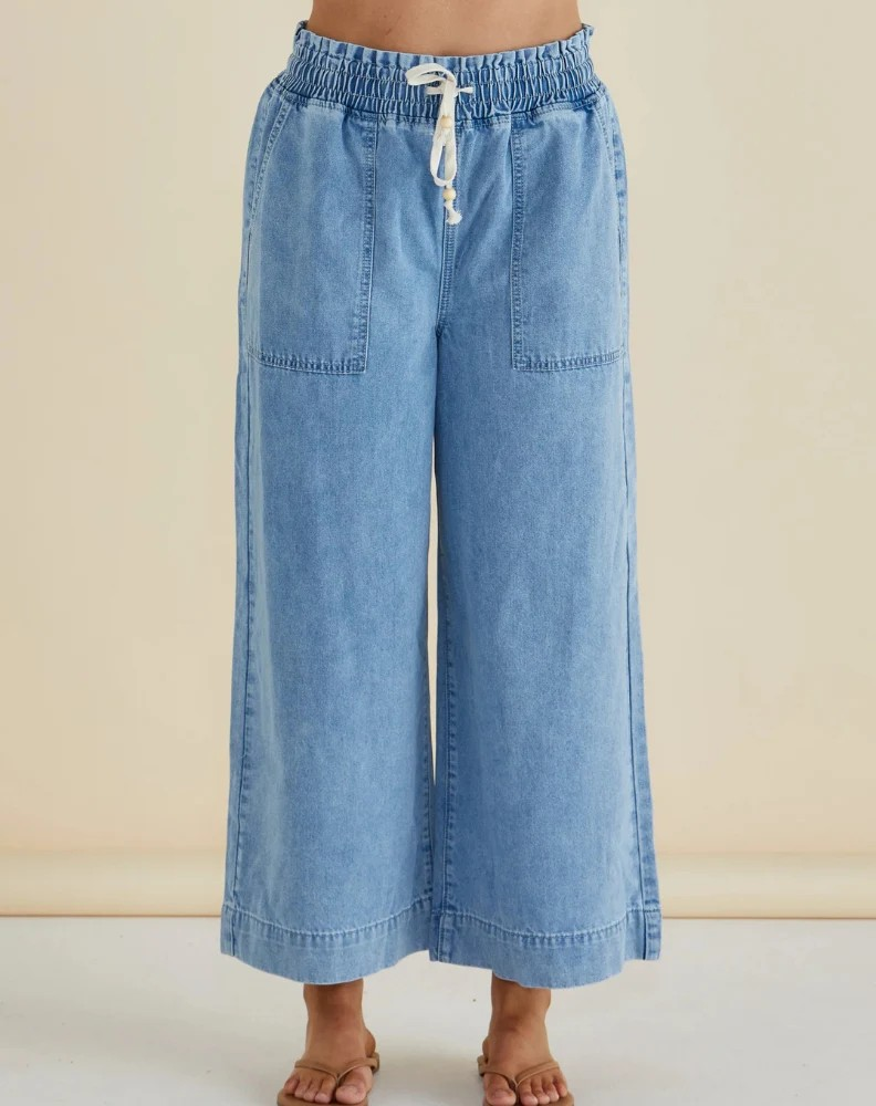 Betty Basics Saffra Relax Leg Jean Medium Wash