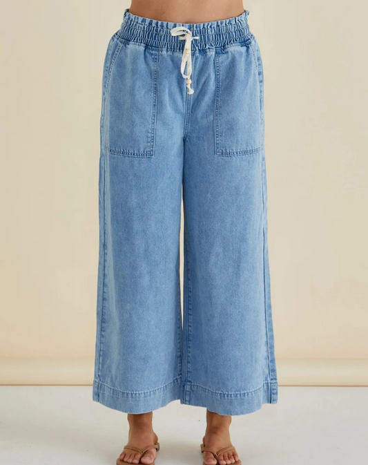 Betty Basics Saffra Relax Leg Jean Medium Wash