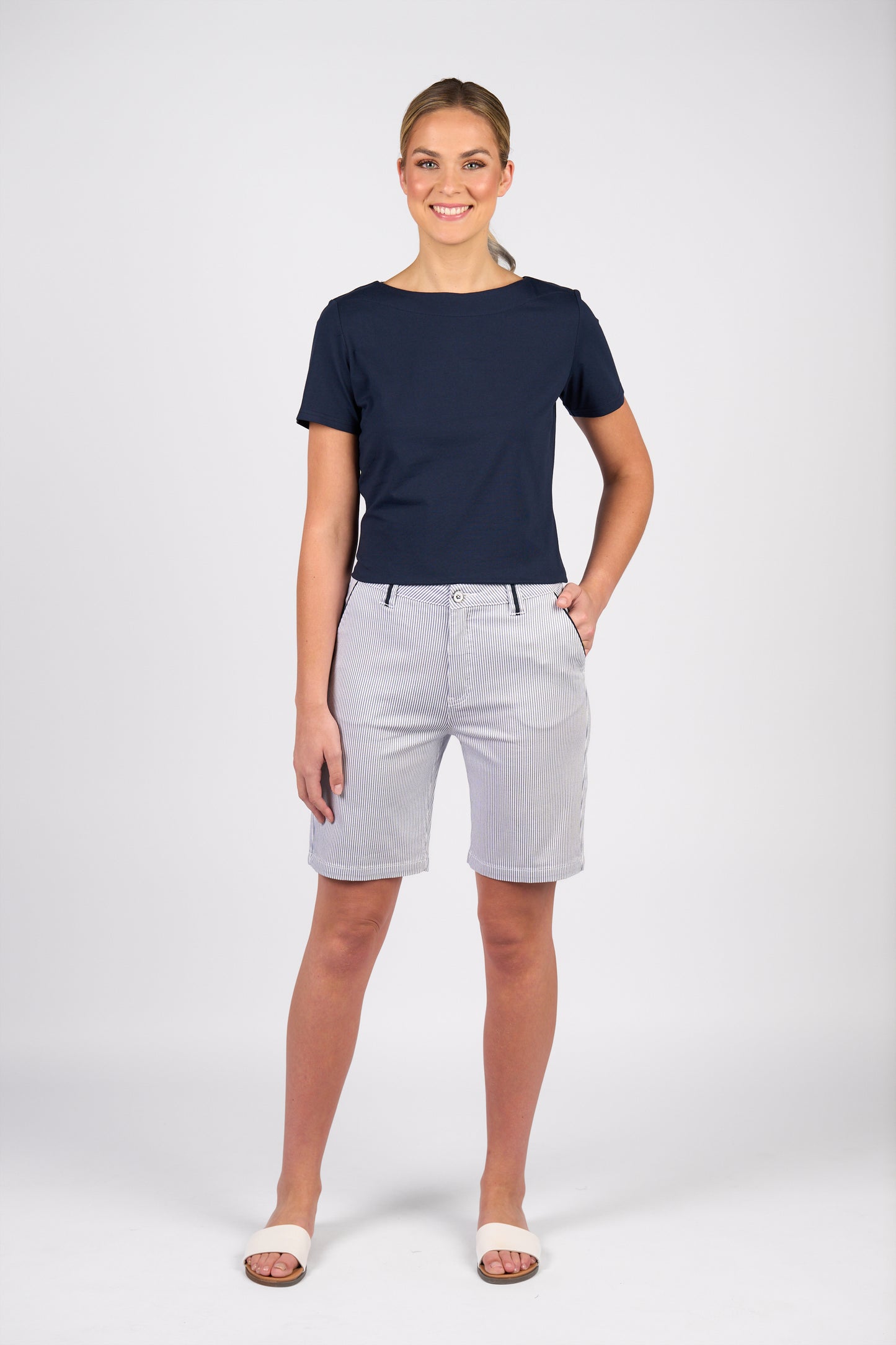 Vassalli Slim Leg Above Knee Short with Contrast Trim - Ink/White Stripe
